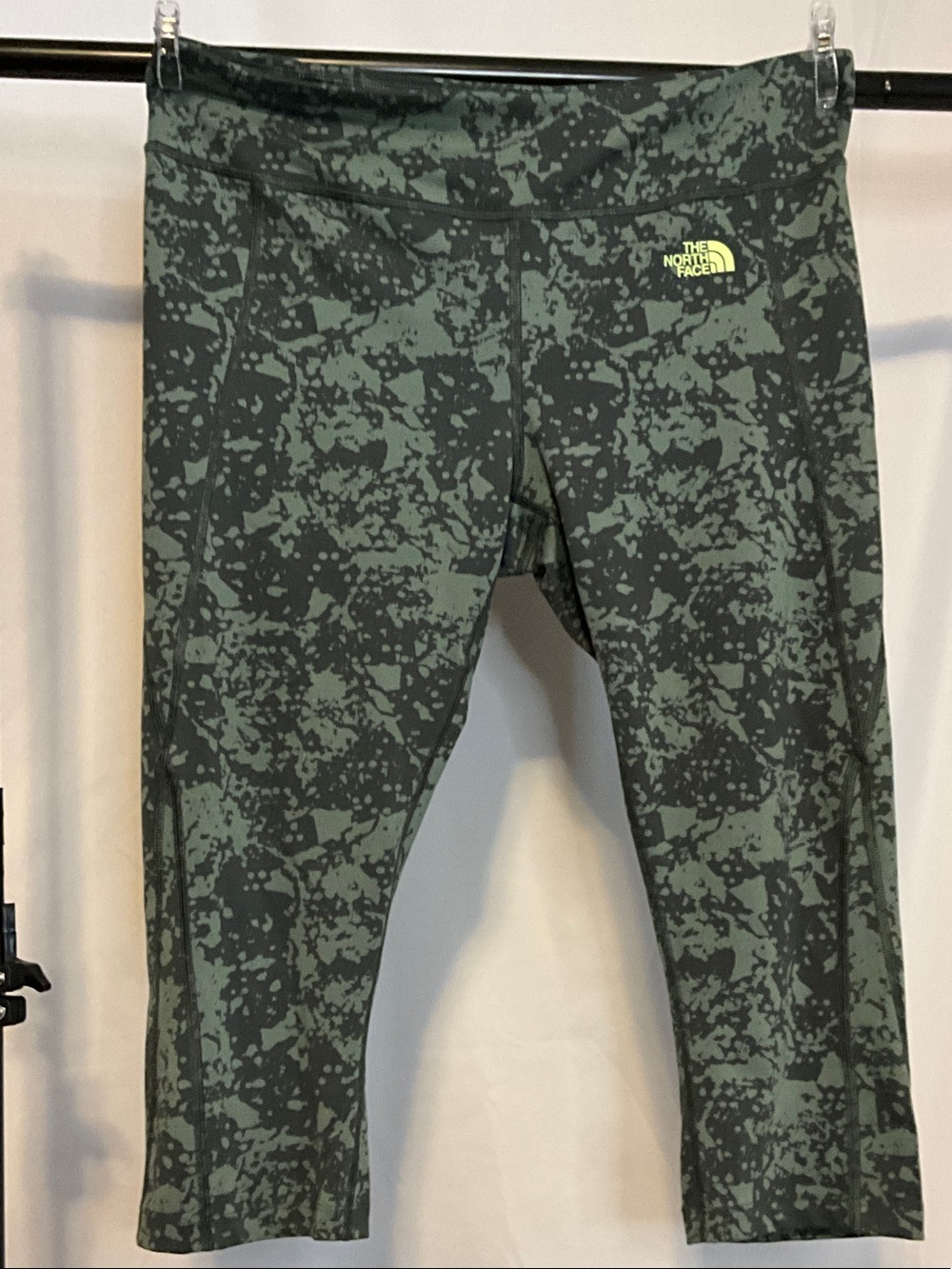The North Face Dark Green Camo Capri Leggings L/G